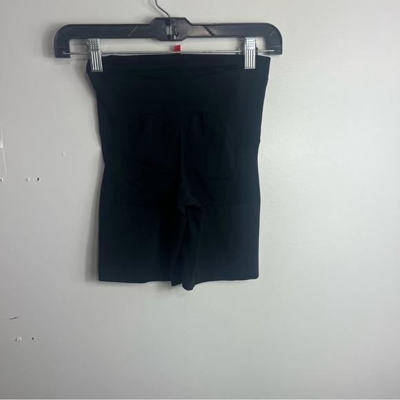 Spanx OnCore Mid-Thigh Short size Medium 1799 - Picture 3 of 3